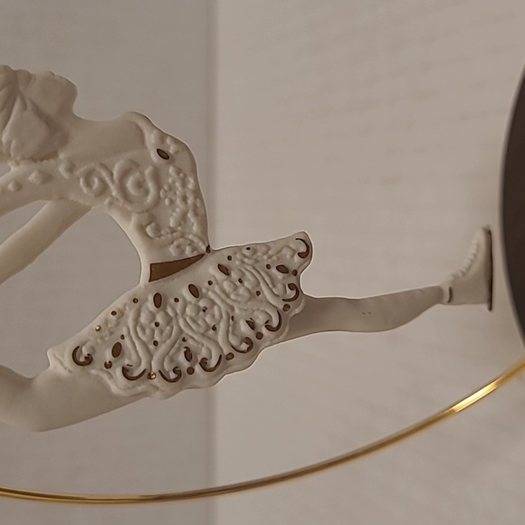 Vintage Wedgwood White Jasper Figure Skater Christmas Ornament in Original Box - Picture 12 of 16